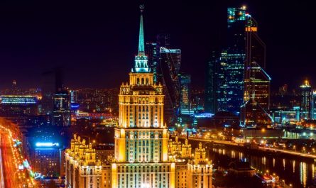 Куда поехать ночью в Москве на машине?