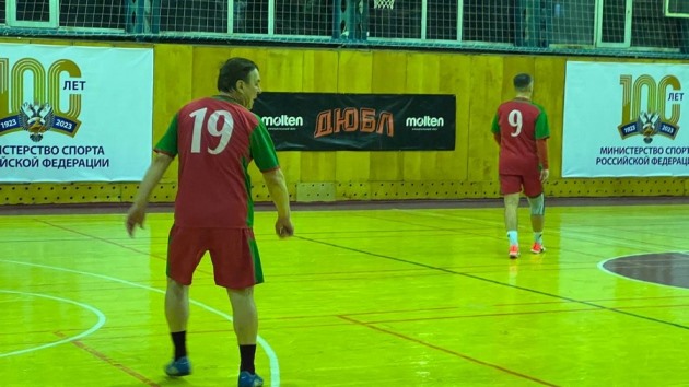 Глава Кавказского района Краснодарского края Виталий Очкаласов участвует в турнире по мини-футболу