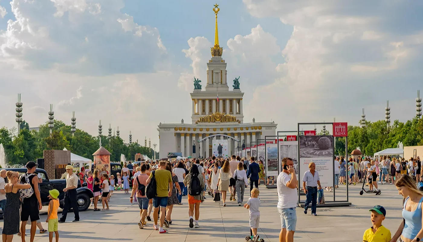Свыше 15,5 миллиона туристов посетили Москву за восемь месяцев 2023 года