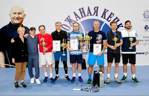 Почетными гостями турнира, посвященного Юрию Лужкову, стали Евгений Кафельников и Дмитрий Турсунов